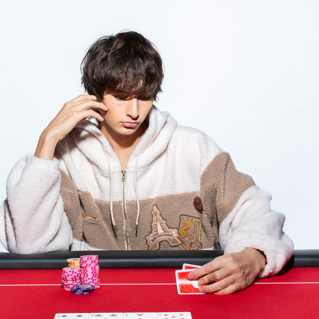 ボアフーディー “TRAVELHOLIC” ベージュ – World Wide Yokosawa