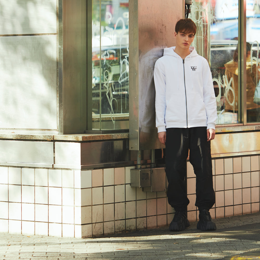 COMMON SENSE DOESN'T MAKE SENSE” Zip Up WHITE – World Wide